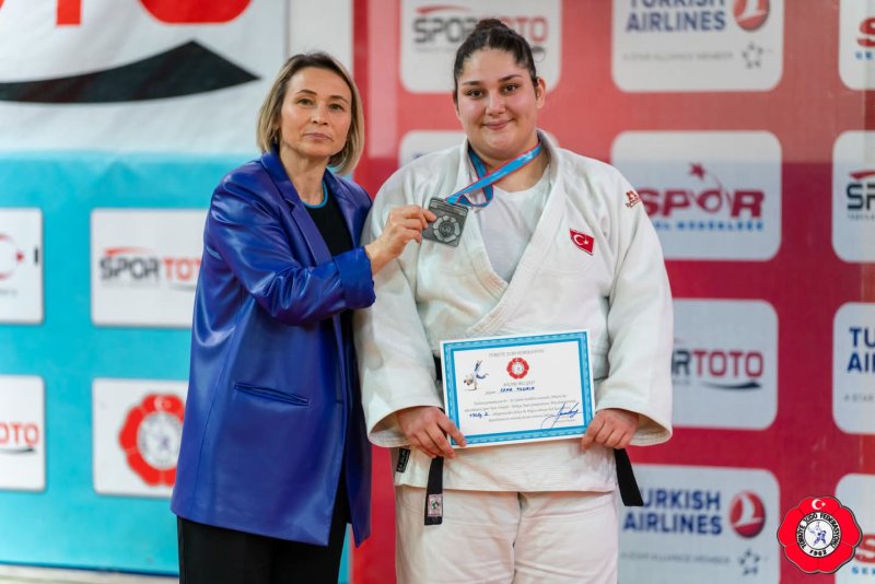 JUDO’DA GÜMÜŞ MADALYA judo da gumus madalya 147
