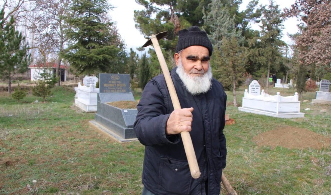  78 Yaşındaki Vatandaş Kendi Mezarını Kazdı!