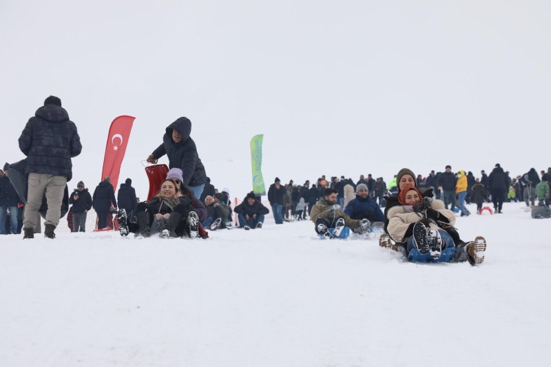 MENDERESLERİ İLE ÜNLÜ PERŞEMBE YAYLASI’NDA KAR EĞLENCEYE DÖNÜŞTÜ menderesleri ile unlu persembe yaylasi nda kar eglenceye donustu 9533