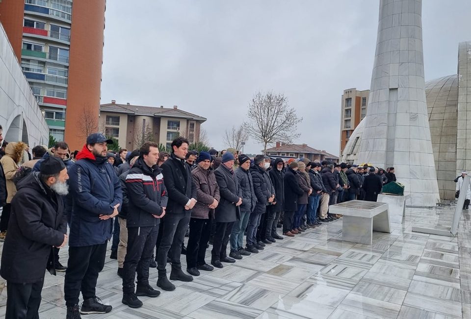 GENÇ ÖĞRETMEN EMİRHAN TEMİZ SON YOLCULUĞUNA UĞURLANDI