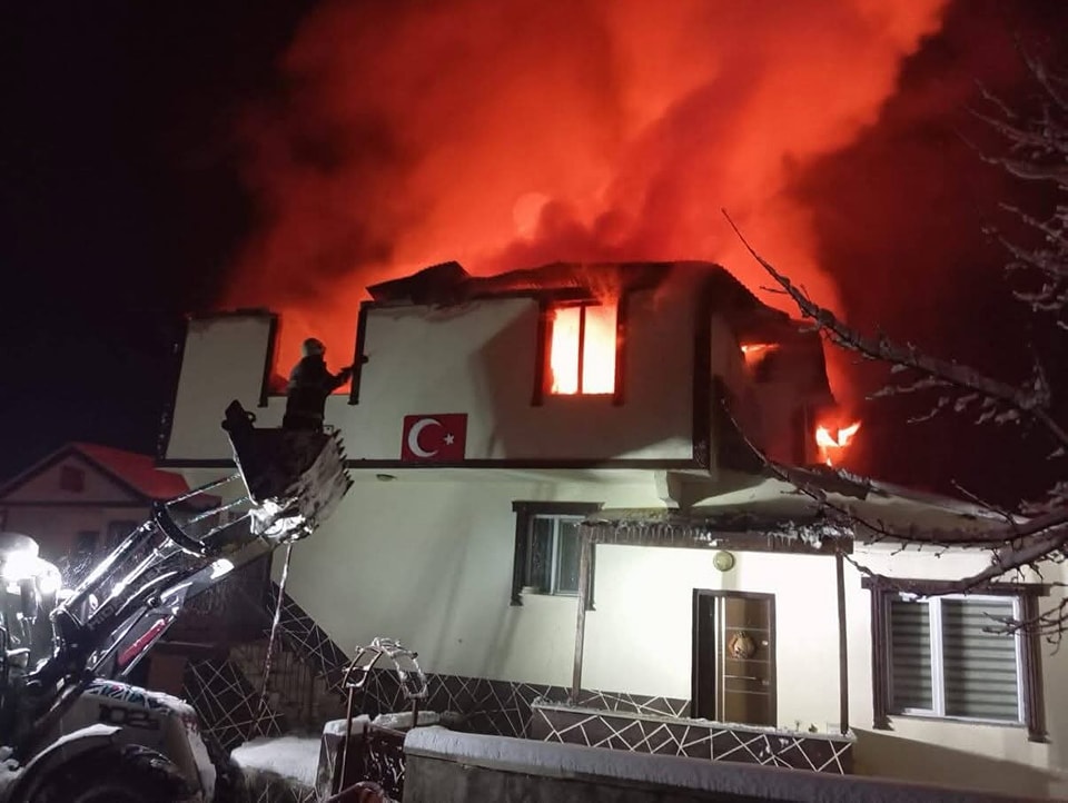 Mesudiye’de Muhtar’ın Evi Alevlere Teslim Oldu mesudiye yangin