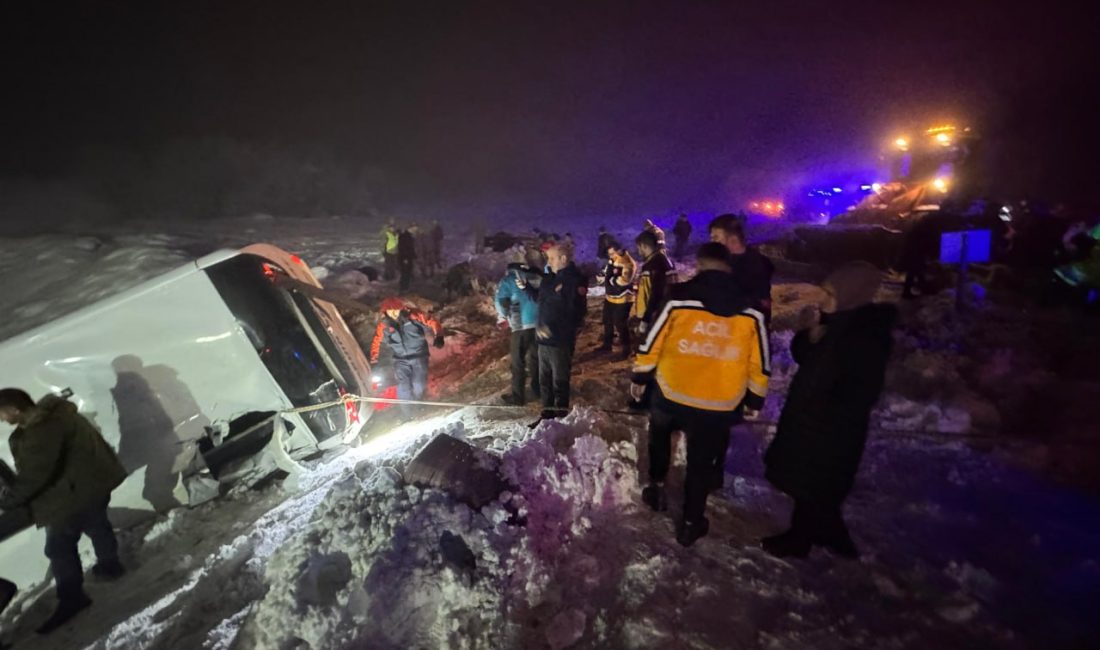 Yolcu Otobüsü Şarampole Devrildi: 4 Ölü, 32 Yaralı