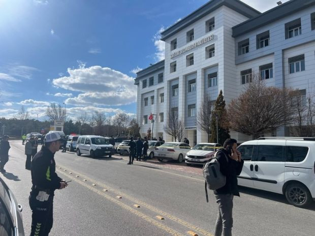 Selçuk Üniversitesi’nde Yaşanan Olayla İlgili İnceleme Başlatıldı selcuk unuverstesi silahli saldiri
