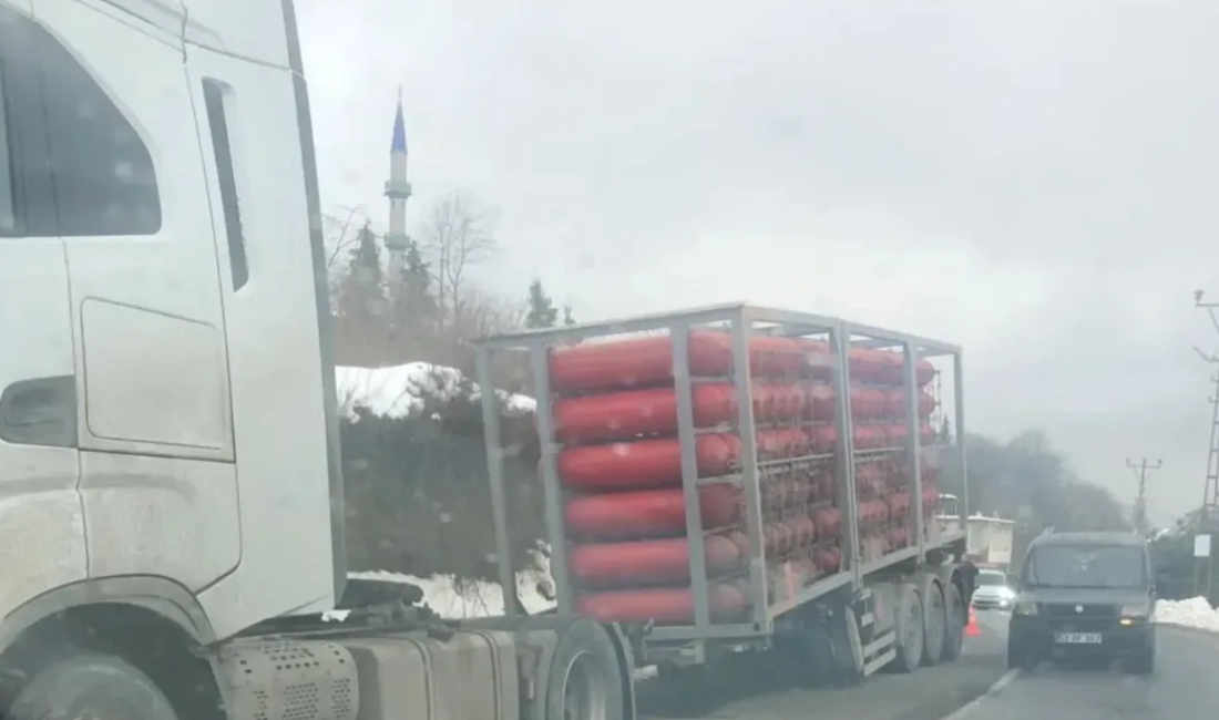 Ulubey’de Büyük Tehlike! Doğalgaz Yüklü Dorse TIR’dan Koptu