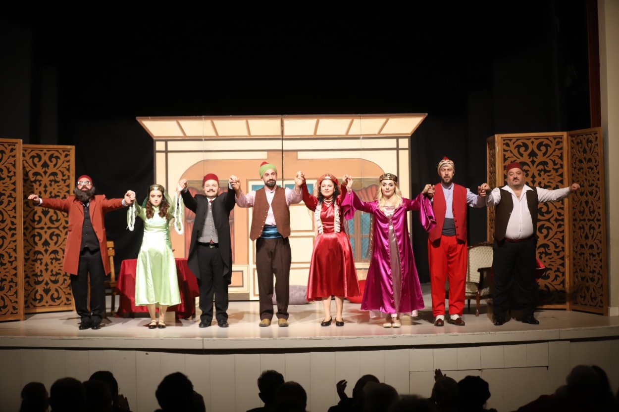 tiyatro dolu festival dolu dizgin 8968