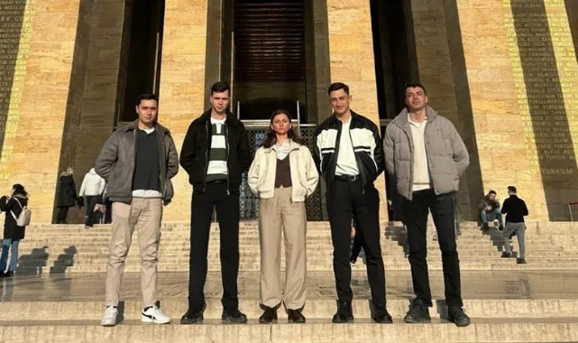 TSK'dan İhraç Edilen Teğmenler, Anıtkabir’de Atatürk’ü Ziyaret Etti tsk dan ihrac edilen tegmenler anitkabir de ataturk un huzurunda 1618