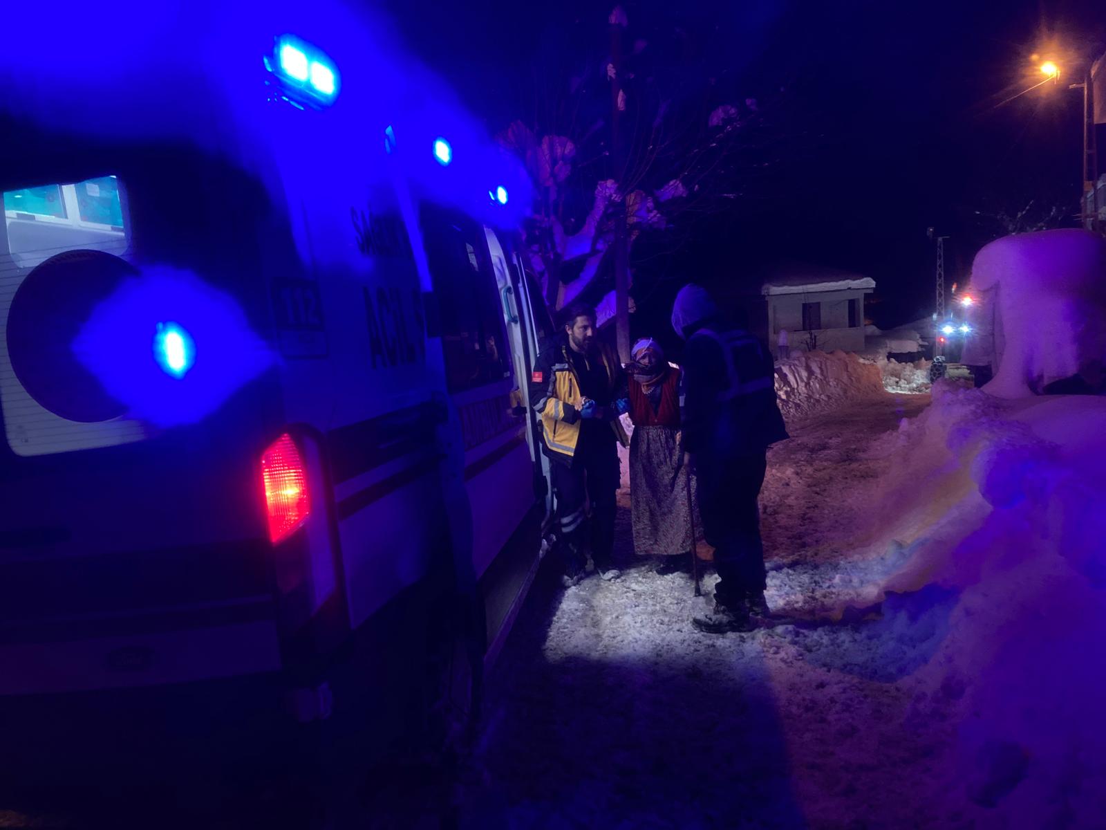 Ünye Belediyesi, Gece Yarısı Operasyonuyla 82 Yaşındaki Hastayı Kurtardı unye belediyesi 1