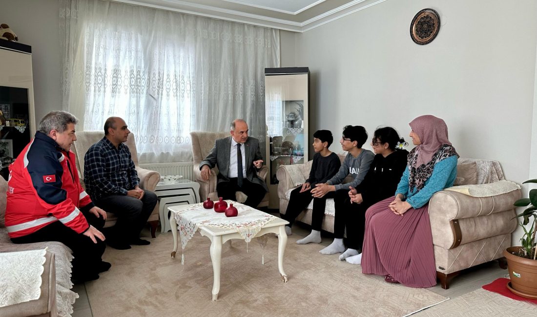 Vali Erol, Hane Ziyaretlerinde Bulundu