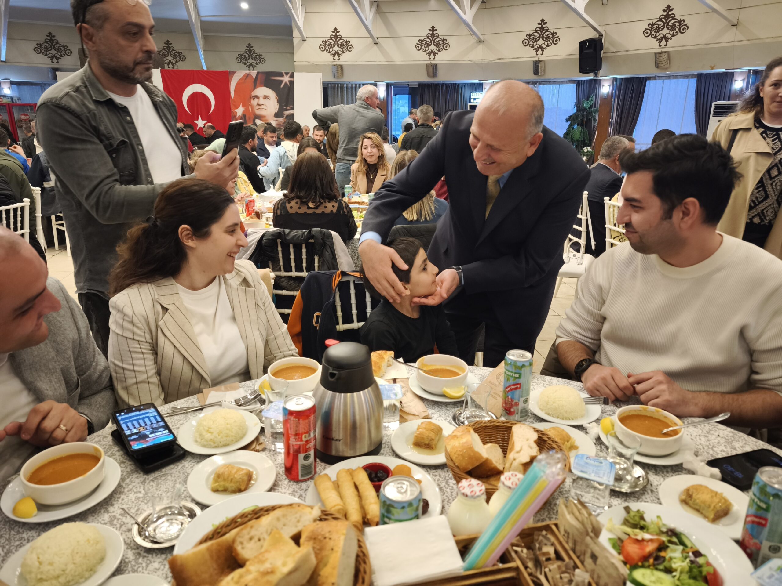 BASKAN TAVLI BIZ SEHRIMIZE HIZMET EDEN BUYUK BIR AILEYIZ 10 scaled 1