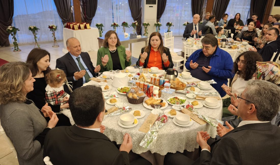 14 Mart Tıp Bayramı nedeniyle hekimlerle bir araya gelen Ünye