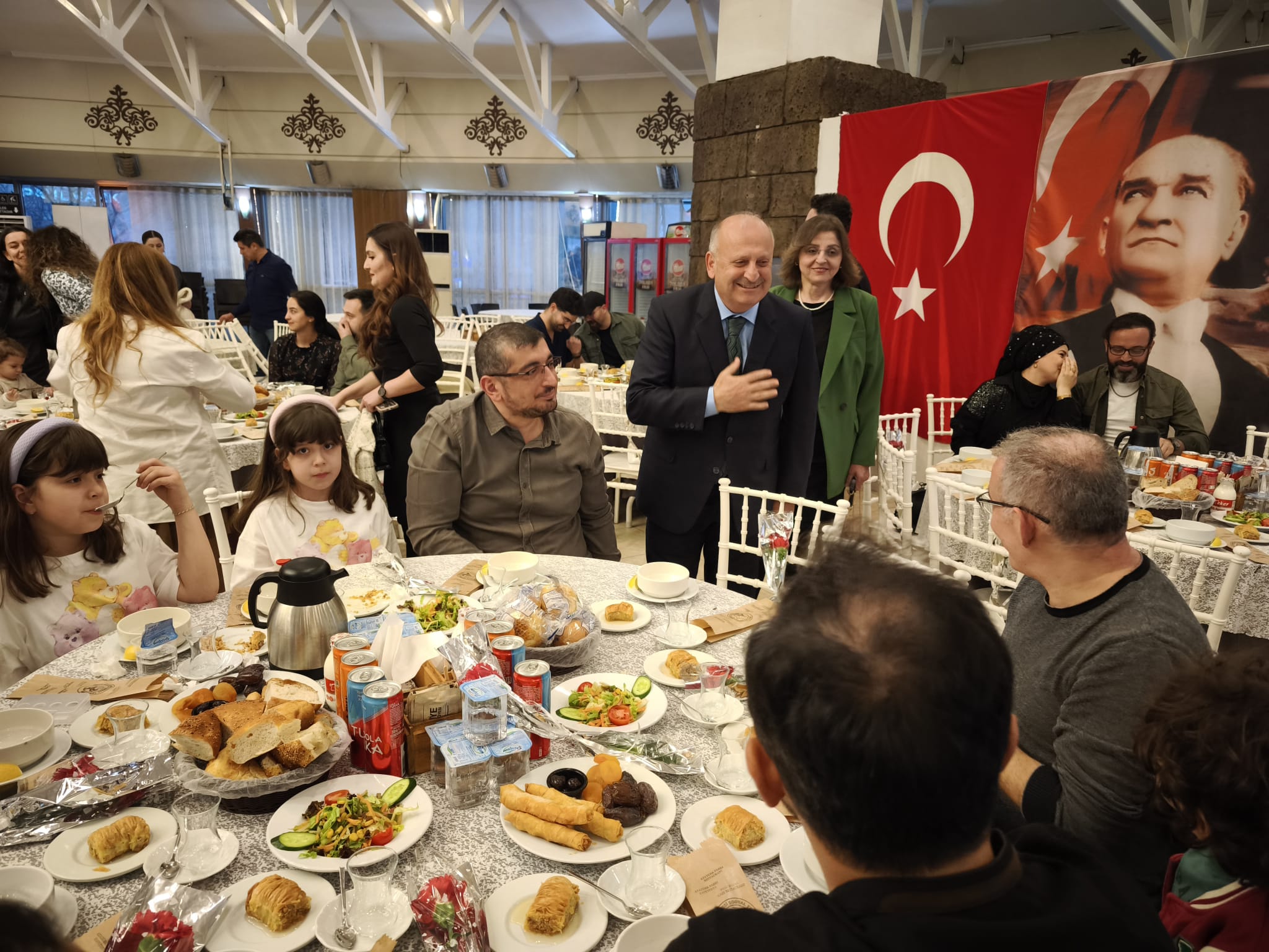 BASKAN TAVLI HEKIMLERIN TIP BAYRAMINI KUTLADI 14