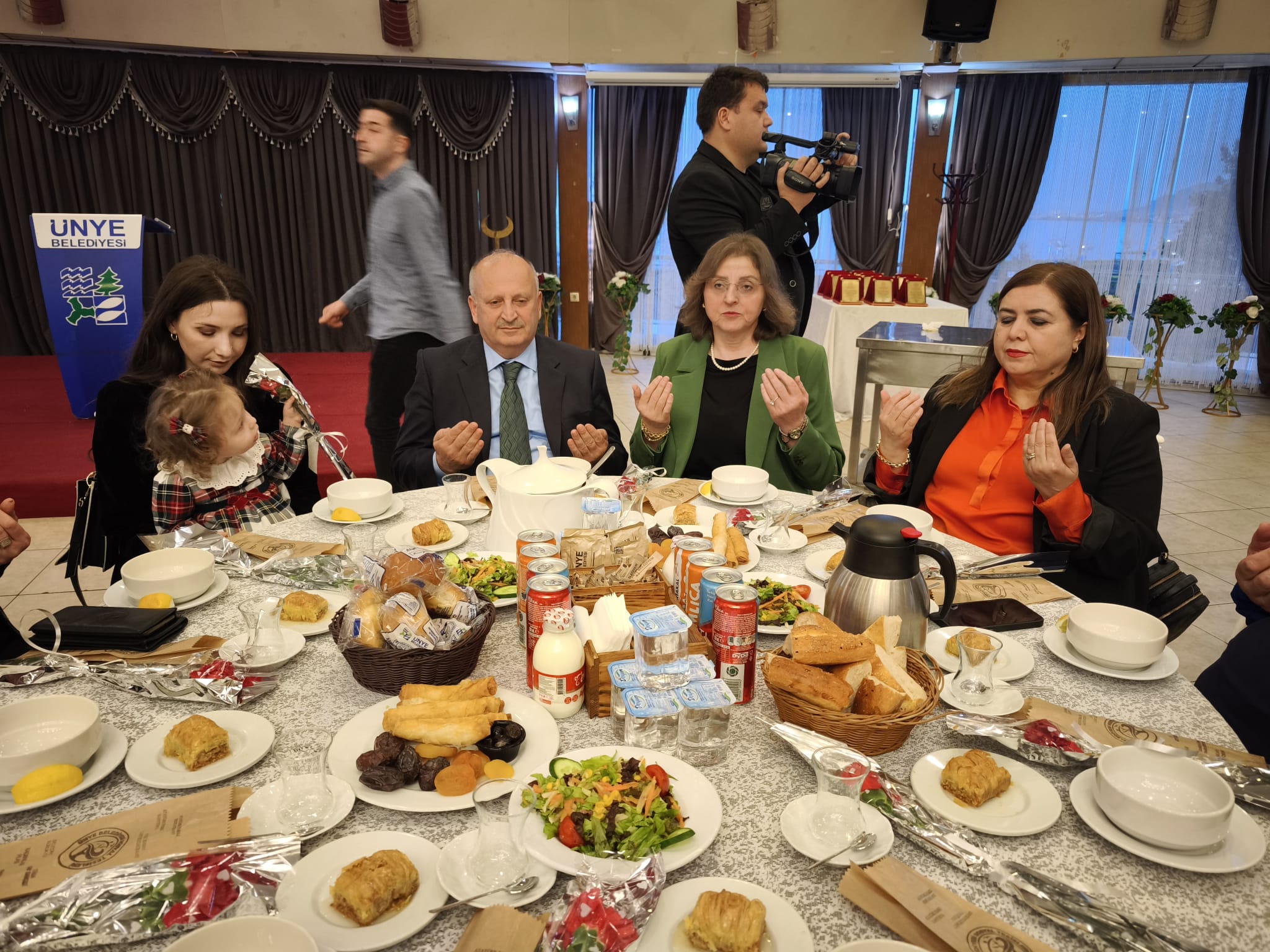BASKAN TAVLI HEKIMLERIN TIP BAYRAMINI KUTLADI 17