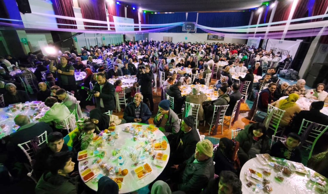 Ünye Belediyesi tarafından kurulan Gönül Sofrası toplu iftar programı her