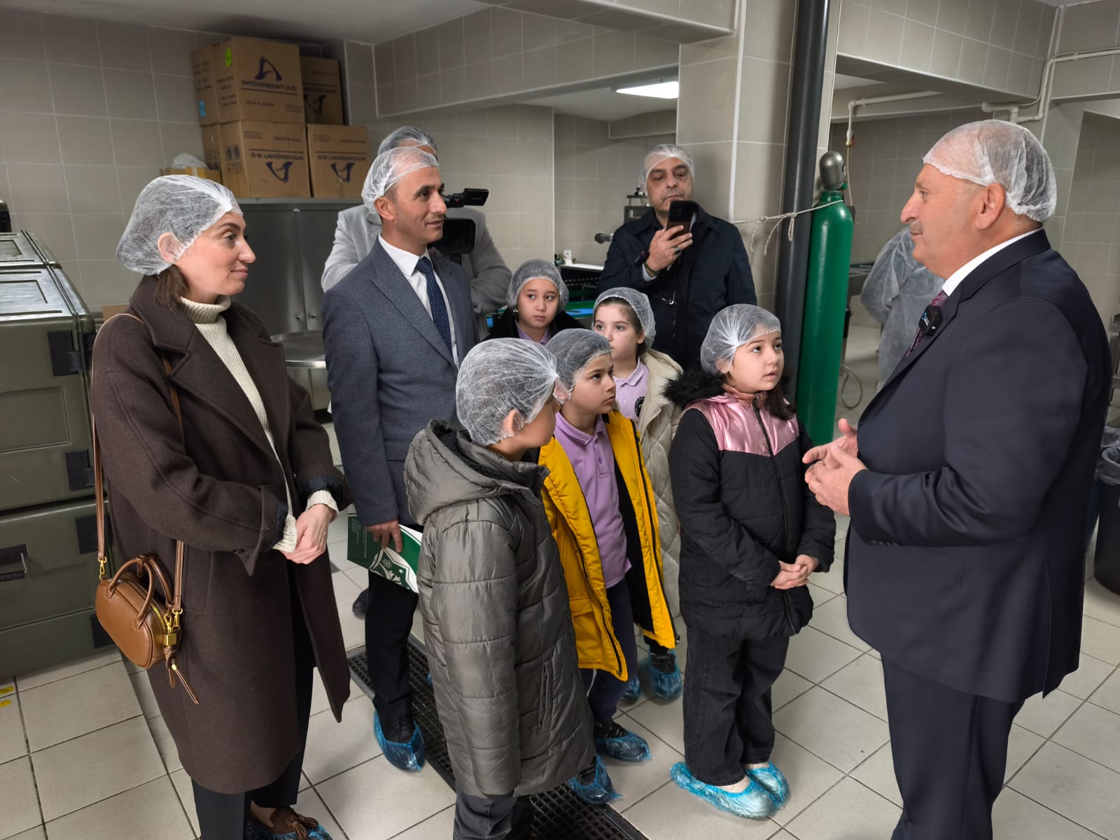 OGRENCILERDEN UNYE BELEDIYESI ASEVINE ANLAMLI BAGIS 10