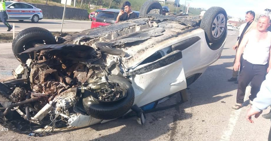 Direksiyon hakimiyetini kaybetmesi sonucu kontrolden çıkarak takla attı.