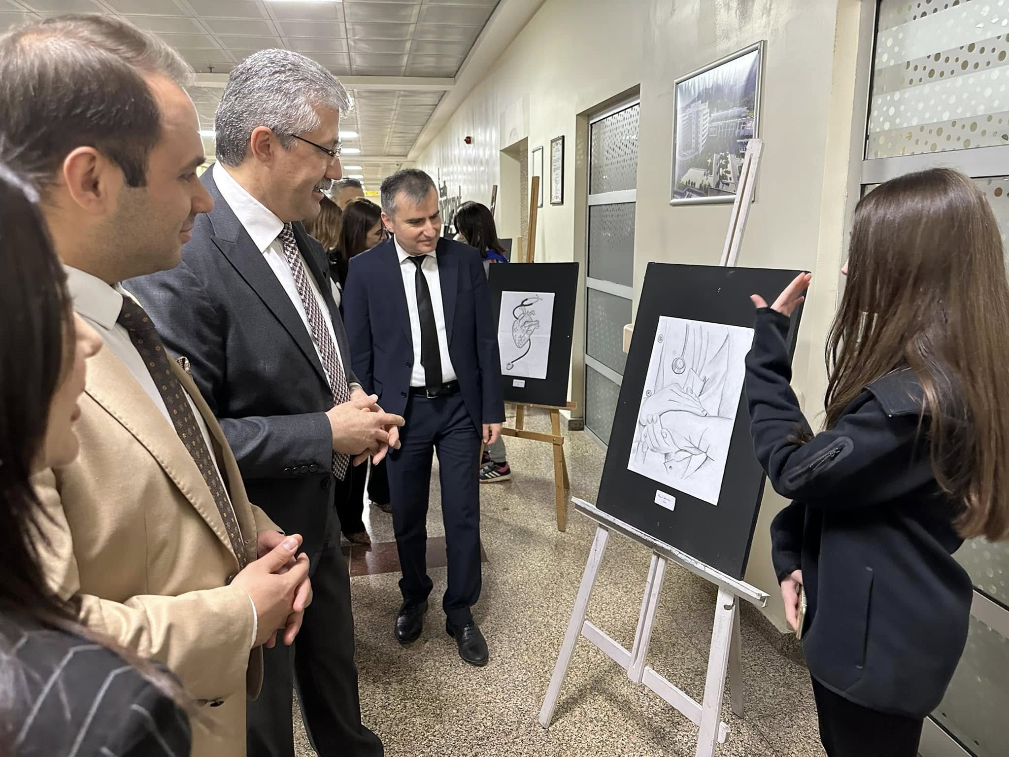 UNYE DEVLET HASTANESI BAHCESEHIR KOLEJI RESIM SERGISI.jpg5