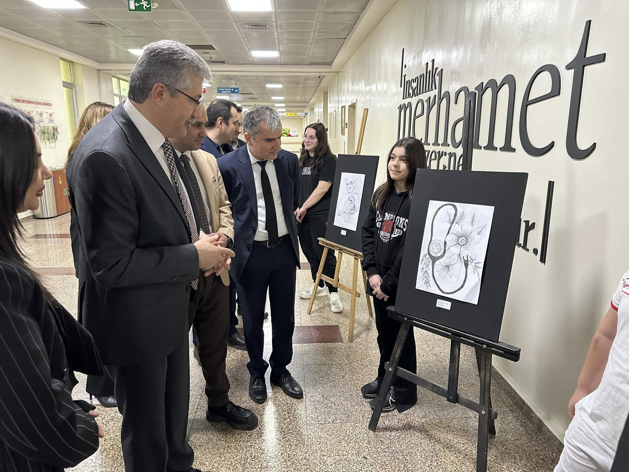 Ünye Devlet Hastanesi’nde 14 Mart Tıp Bayramı Sergisi UNYE DEVLET HASTANESI BAHCESEHIR KOLEJI RESIM SERGISI.jpg6