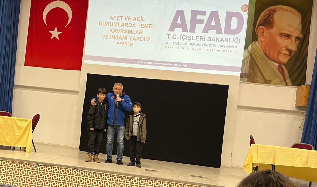 AFAD, Perşembe Atatürk İlköğretim Okulu'nda Afet Eğitimi Verdi