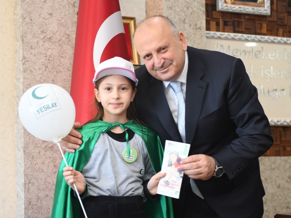 baskan tavli yesilay timi ogrencilerine tesekkur.jpg2