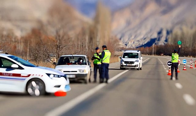 Ramazan Bayramı'nın İlk Gününde 766 Kaza bayram tatilinin ilk gununde 766 trafik kazasi oldu 5 kisi hayatini kaybetti