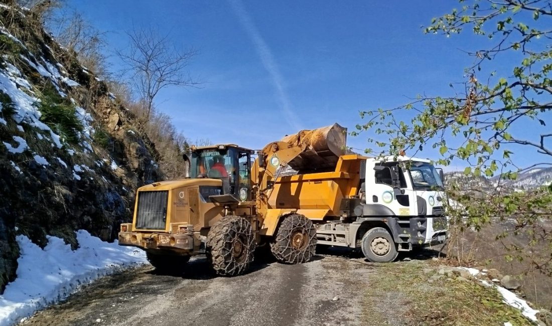 Ordu Büyükşehir Belediyesi kent genelinde oluşan heyelanlara karşı mücadelesini sürdürüyor.