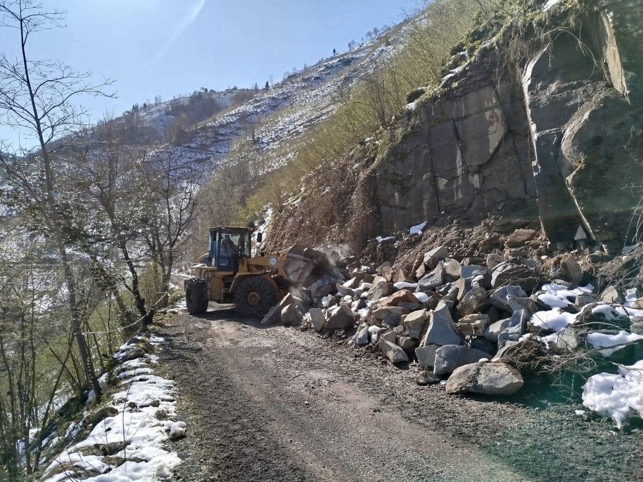 buyuksehir heyelan ile mucadelesini surduruyor 9708