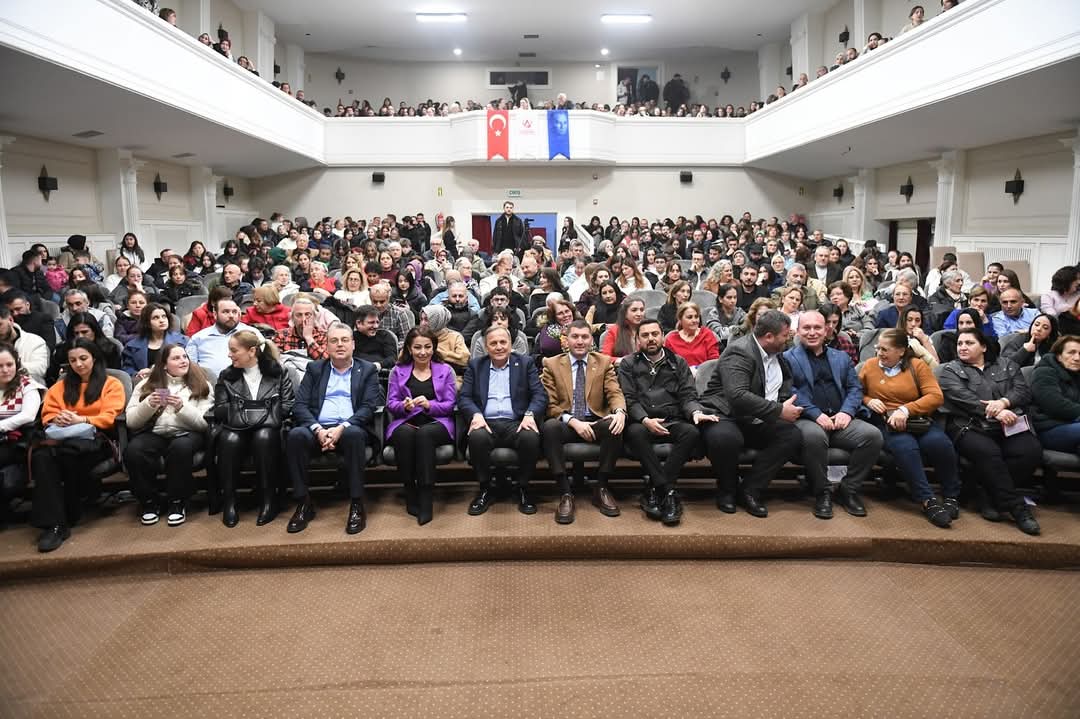 dunya emekci kadinlar gunune ozel tiyatro.jpg1