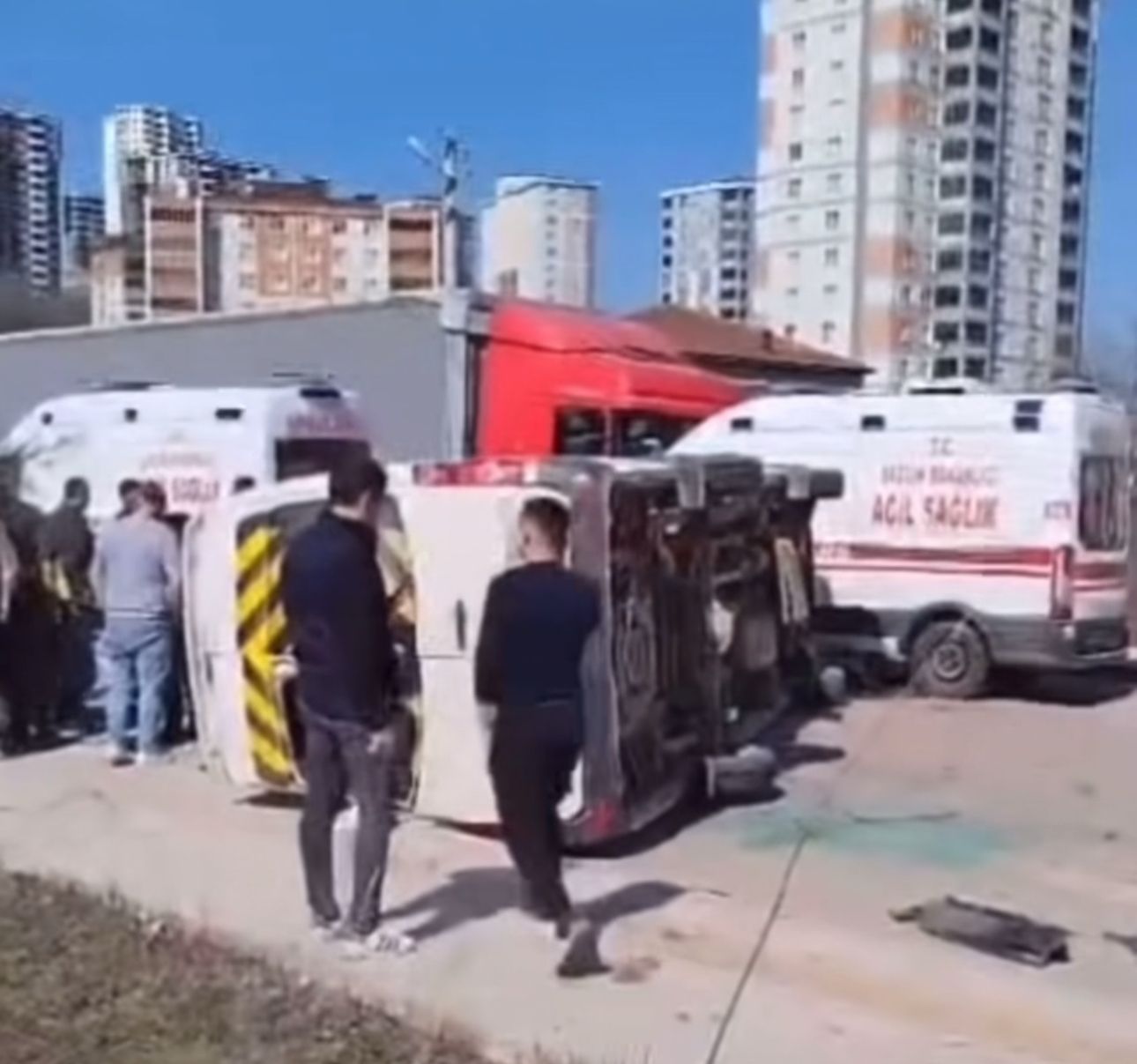 Fatsa’da Feci Kaza! Öğrenci Servisi ile Kamyonet Çarpıştı: 9 Yaralı fatsa da feci kaza ogrenci servisi