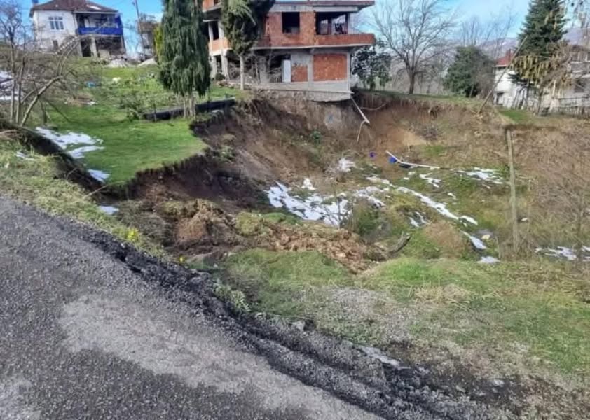 Fatsa Yukarıardıç Mahallesi'nde Heyelan fatsa da heyelan