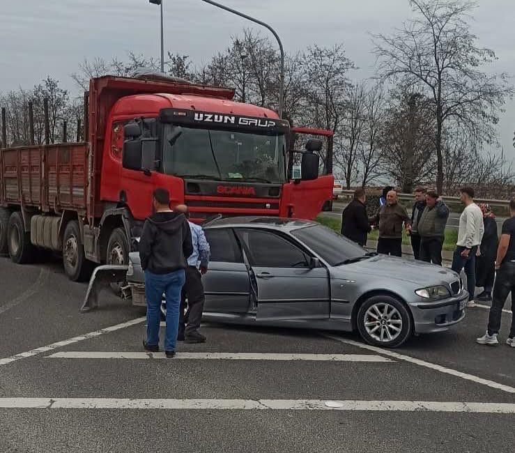 Fatsa Kutlukent Kavşağında Trafik Kazası! Şans Eseri Yaralanan Olmadı