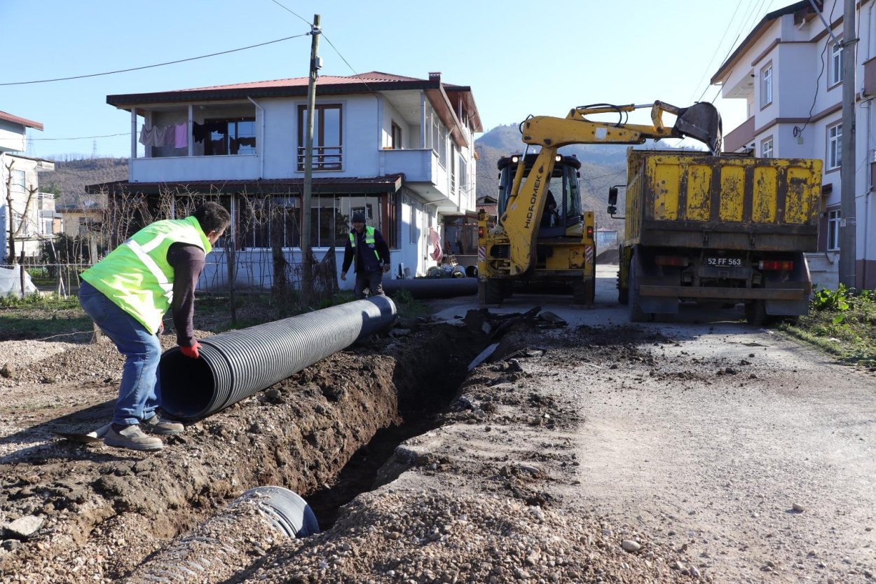 Gülyalı'nın Altypısı Yenileniyor gulyali nin altyapisi yenileniyor 8467