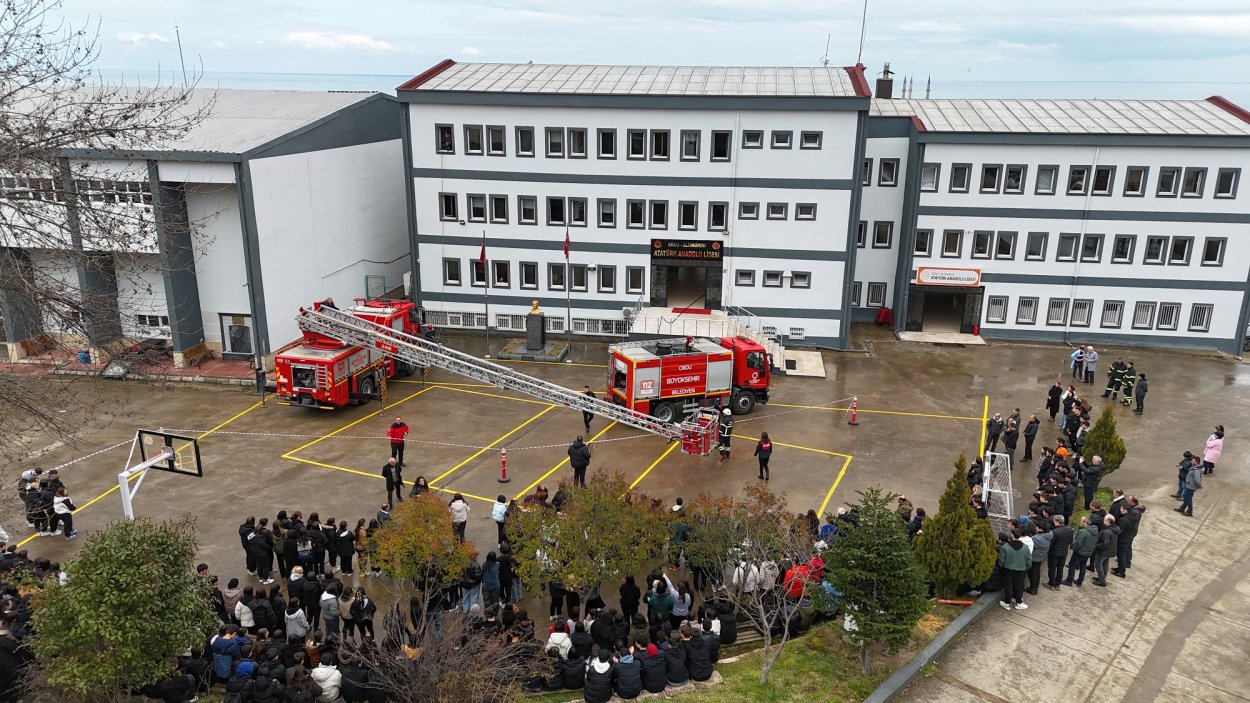 İtfaiyeden Gerçeği Aratmayan Tatbikat itfaiyeden gercegi aratmayan tatbikat 8916