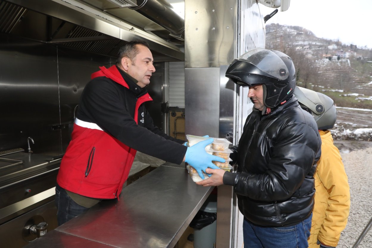karadeniz sahil yolunda iftar saati bereketi 3890