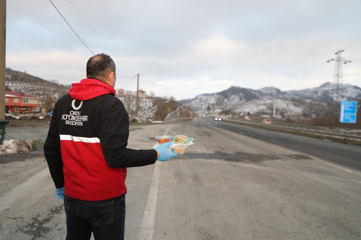 karadeniz sahil yolunda iftar saati bereketi 8102