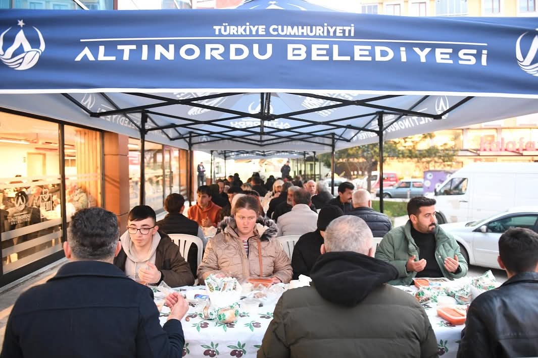 kent lokantasi ramazan da ucretsi.jpg2