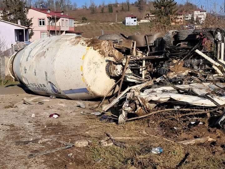 ordu beton mikseri devrildi