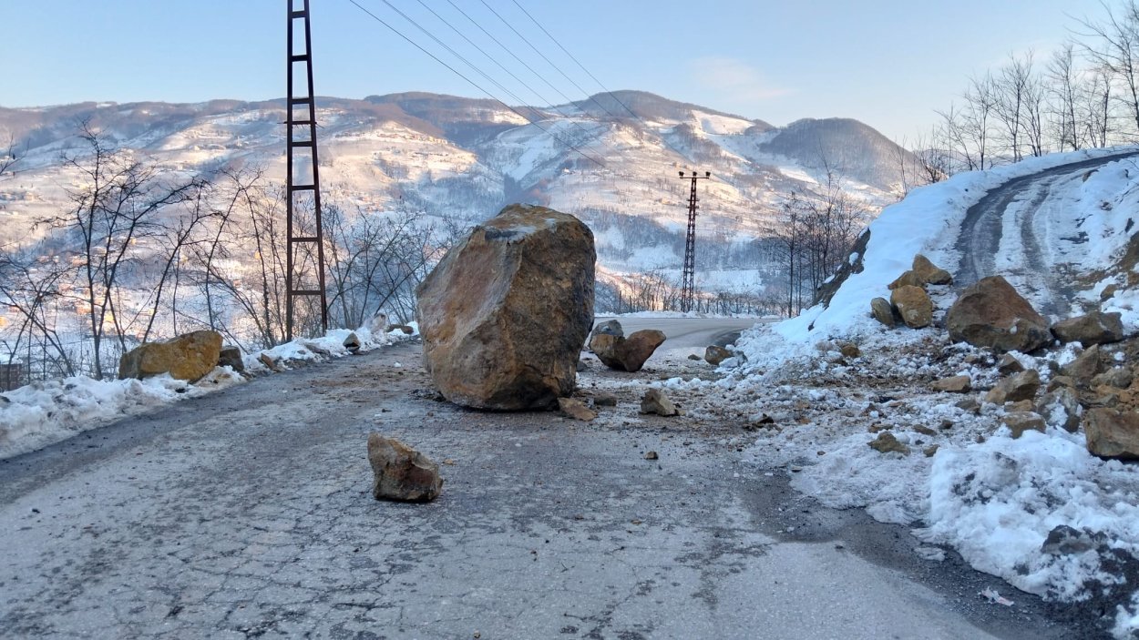 ordu da eriyen karlar heyelanlara yol acti 2072