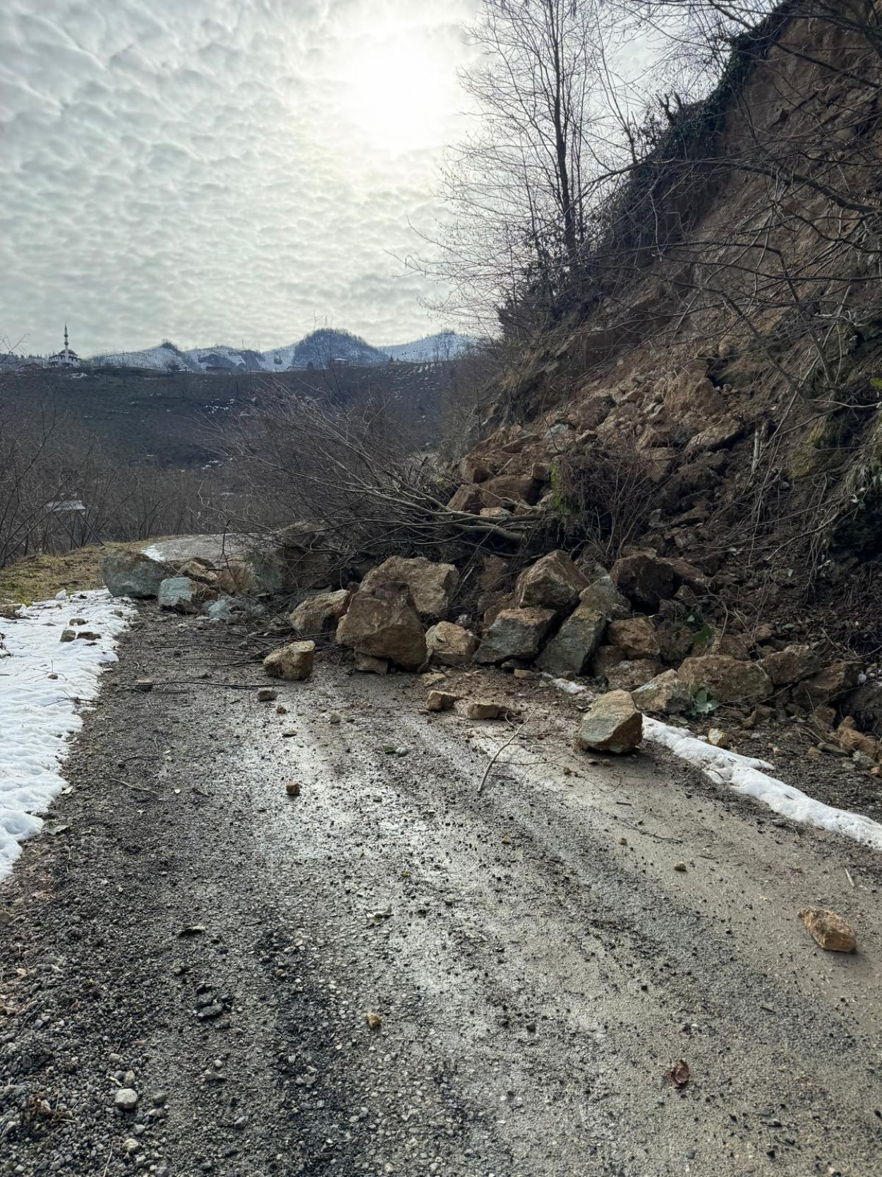 Ordu'da Karlar Heyelanlara Yol Açtı ordu da eriyen karlar heyelanlara yol acti 6163