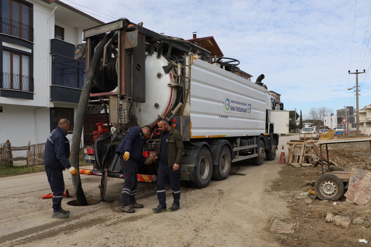 ordu da kanal ve yagmur suyu hatlari temizleniyor 7338
