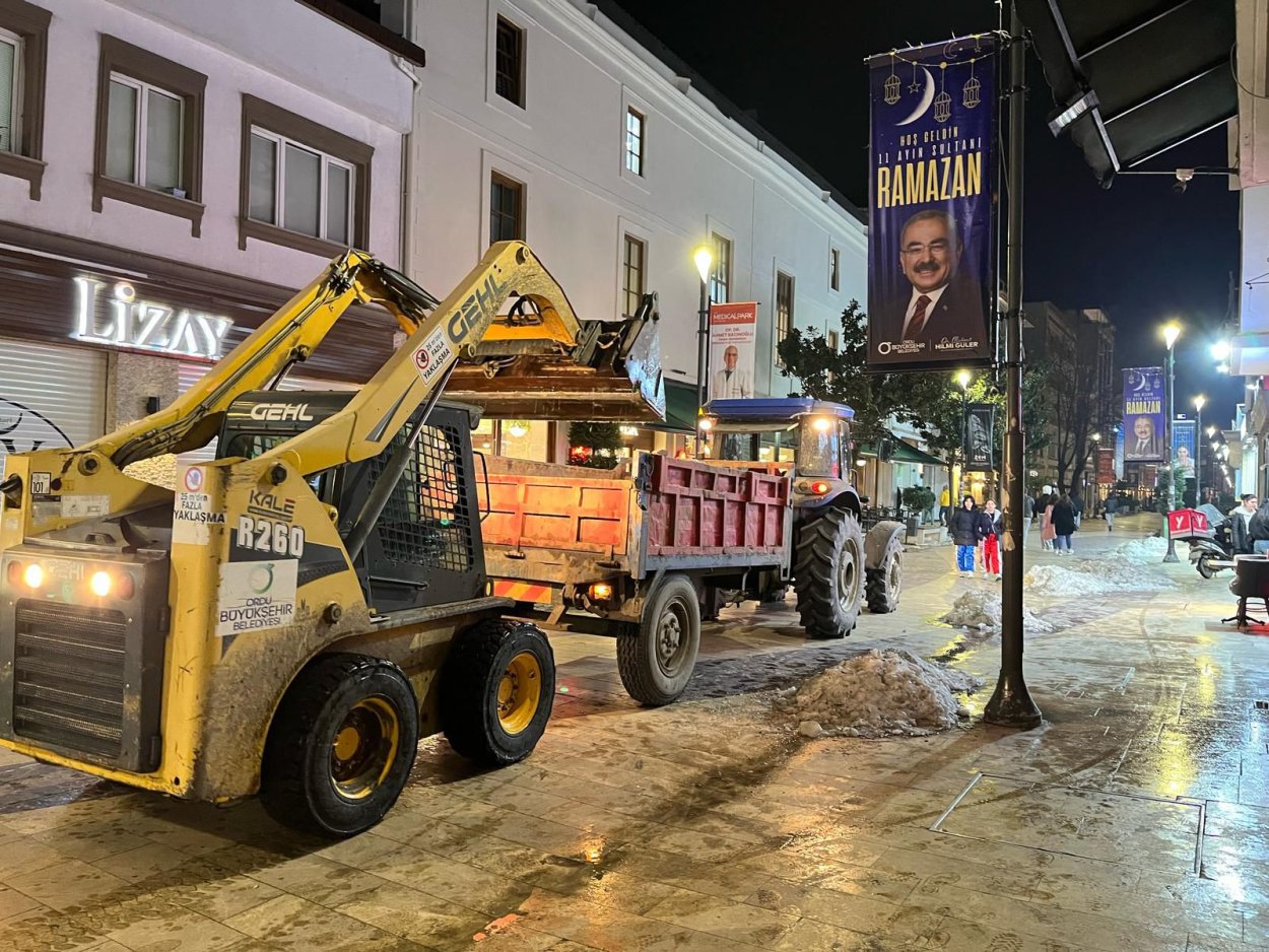 Ordu'da Kar Bitti, Büyükşehir'in Çalışması Bitmedi! ordu da kar bitti buyuksehir in calismasi bitmedi 5477
