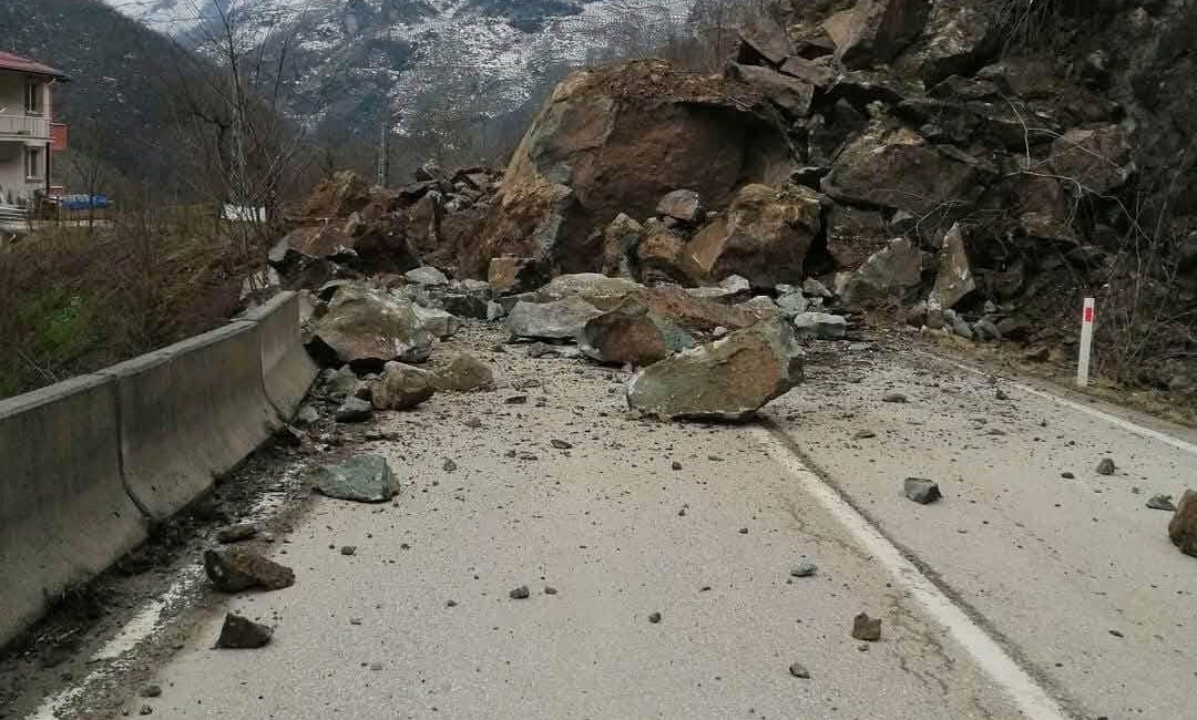 Çatalpınar Sayacatürk Mevkii Yolu Ulaşıma Kapandı