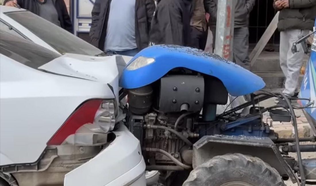 Aybastı ilçesinde kontrolden çıkan patpat, minibüs ve park halindeki taksiye