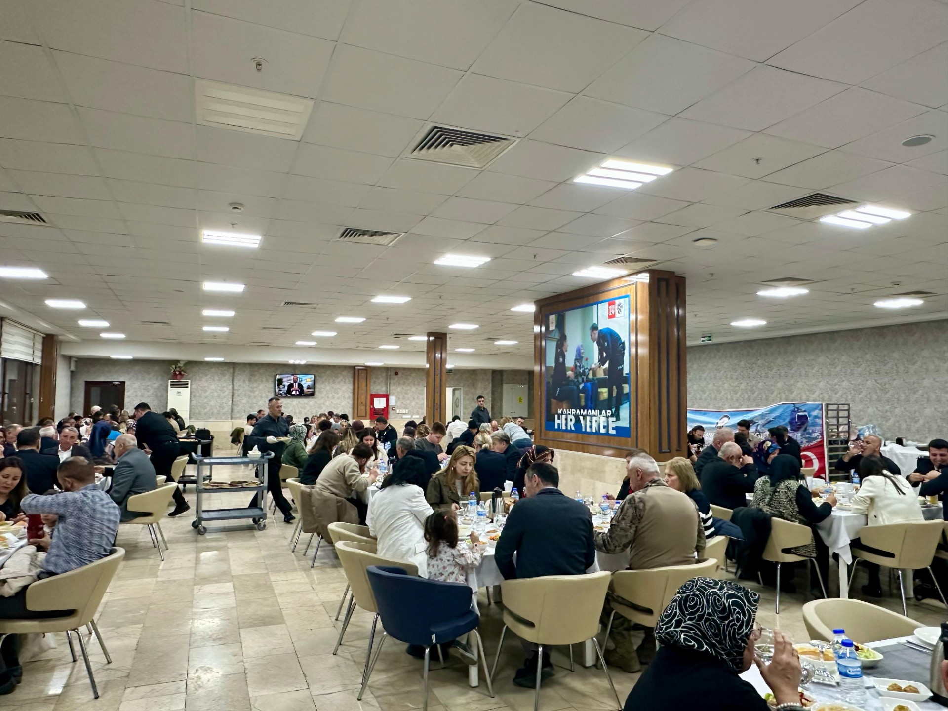 sehit aileleri gaziler iftar yemegi
