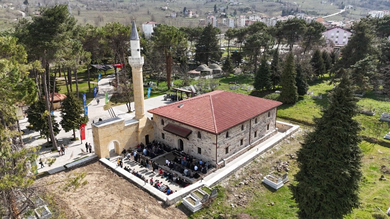 tarihi eskipazar camii ibadete acildi 7429