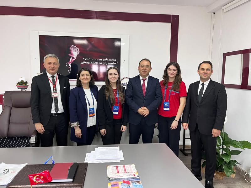 TÜBİTAK Bölge Finalisti Öğrencilerden İlçe Milli Eğitim Müdürü'ne Ziyaret tubitak miili egitim muduru