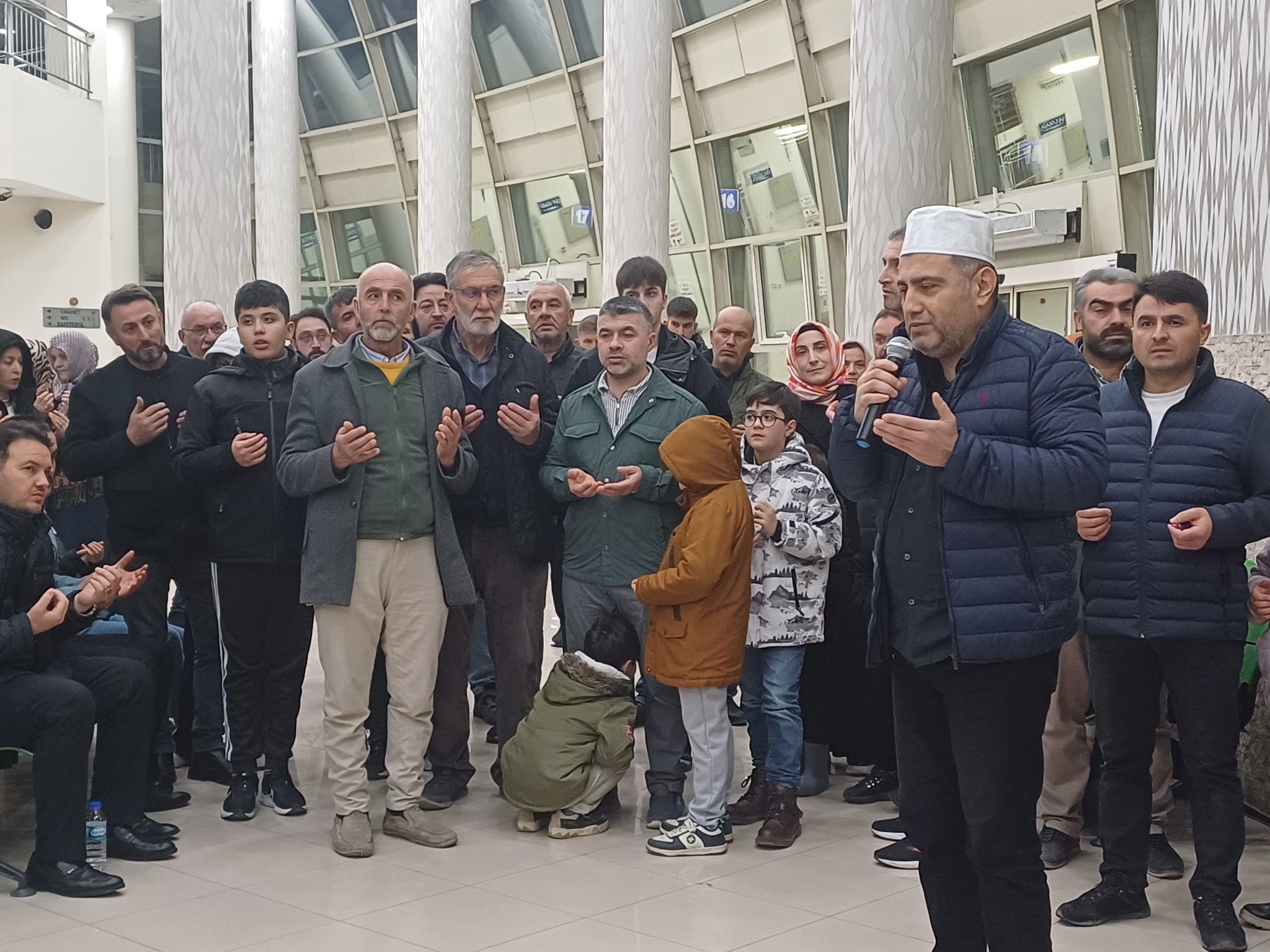 Ünye'den Ramazan Umrecileri Kutsal Topraklara Uğurlandı unye den Ramazan Umrecileri Kutsal Topraklara Ugurlandi.jpg4
