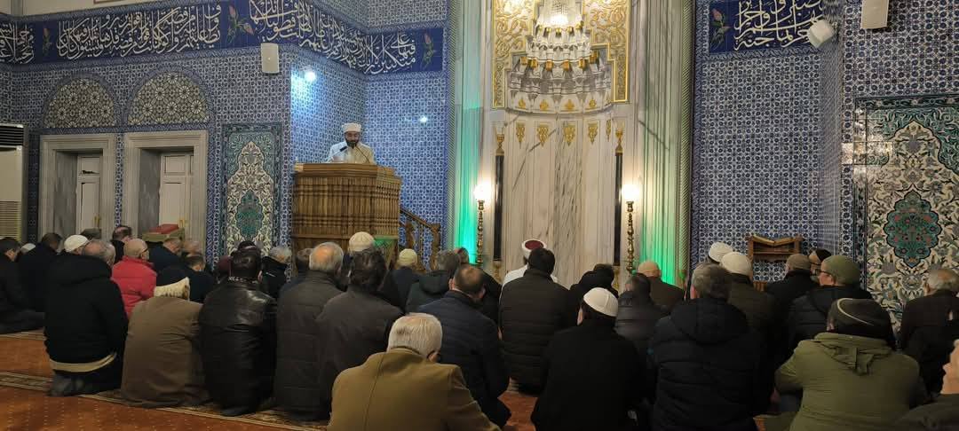 Ünye ilçesinde hafızlık öğrencileriyle bir araya gelerek iftar programı düzenledi.