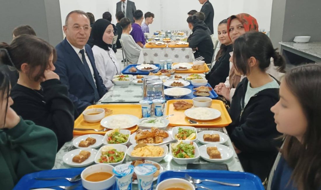 Ünye Kaymakamı Ayhan Işık, İlçe Milli Eğitim Müdürü  Murtaza Alan ve