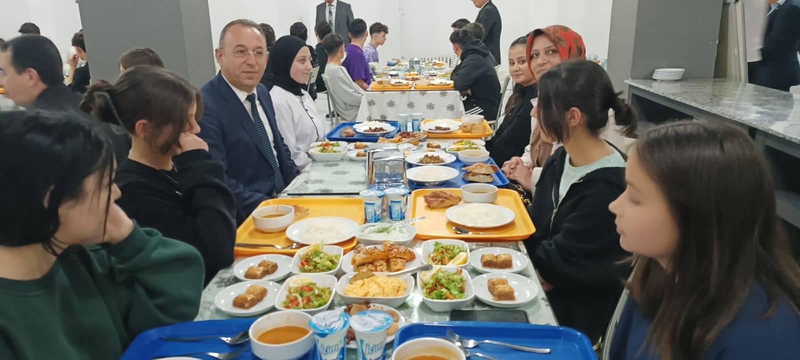 Ünye Kaymakamı Ayhan Işık, İlçe Milli Eğitim Müdürü  Murtaza Alan ve