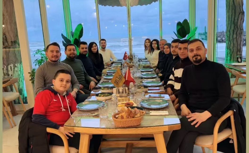 Ünye’de Emlak Sektörünün Önemli İsimlerinden Mabel, Pine Restoran’da İftar Yemeğinde